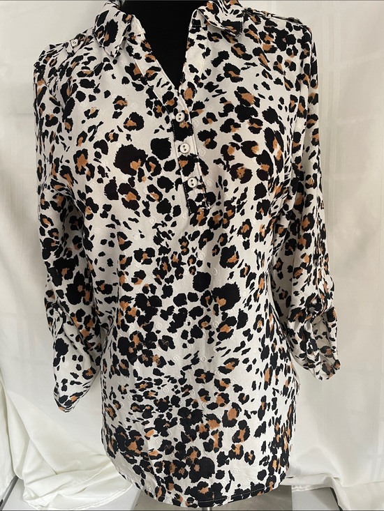 Adrienne Vittadini Tops - Adrienne Vittadini Leopard  Long-Sleeve Black/Brown/White Size S PTP 20, L26